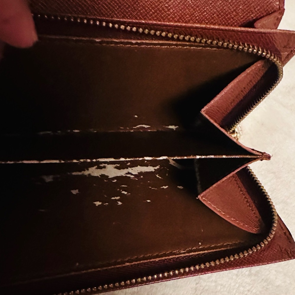 Louis Vuitton Monogram Wallet with Gold Hardware-chain not included. - Picture 5 of 10